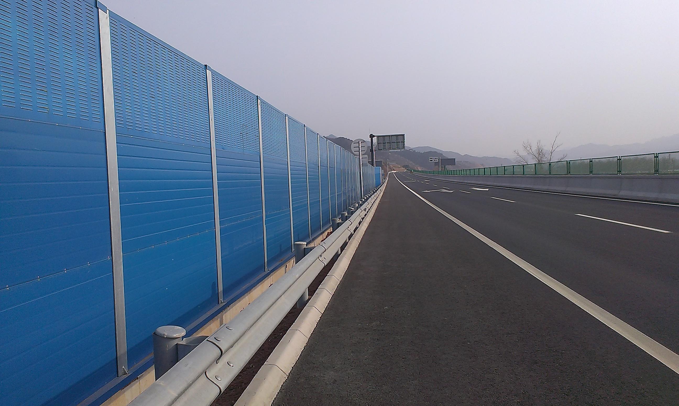 <a href=http://www.sjxsml.cn/news_article?news_id=136>公路聲屏障</a>