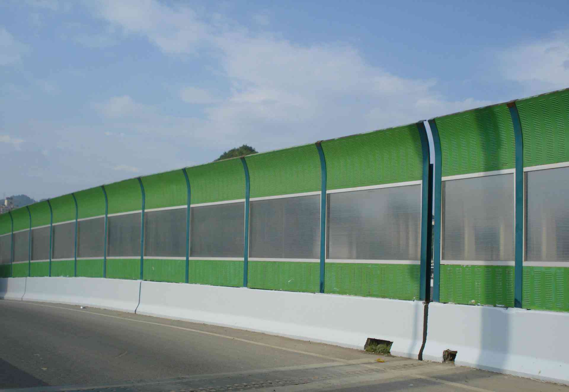 <a href=http://www.sjxsml.cn/news_article?news_id=139>公路聲屏障</a>